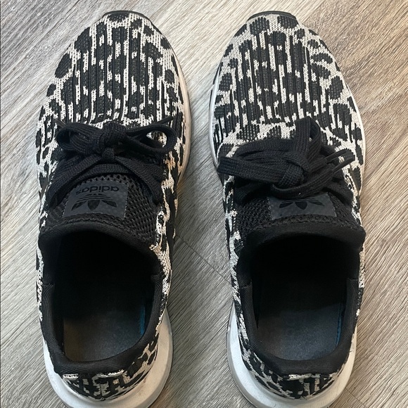 adidas Swift Run 1.0 shoes - Picture 5 of 5